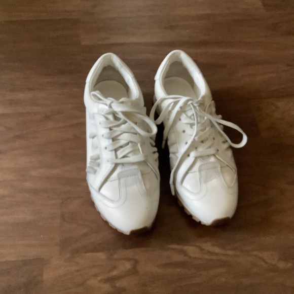 Tory Burch all leather white sneaker - Picture 2 of 7